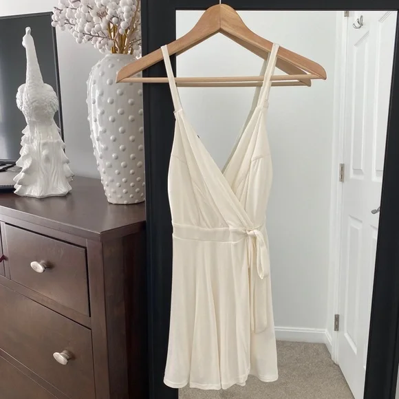 Urban Outfitters Kimchi Blue Veruca Skirted Wrap Romper XS - Picture 2 of 8